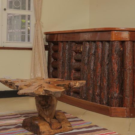 Miika Guest House Entebbe Buitenkant foto